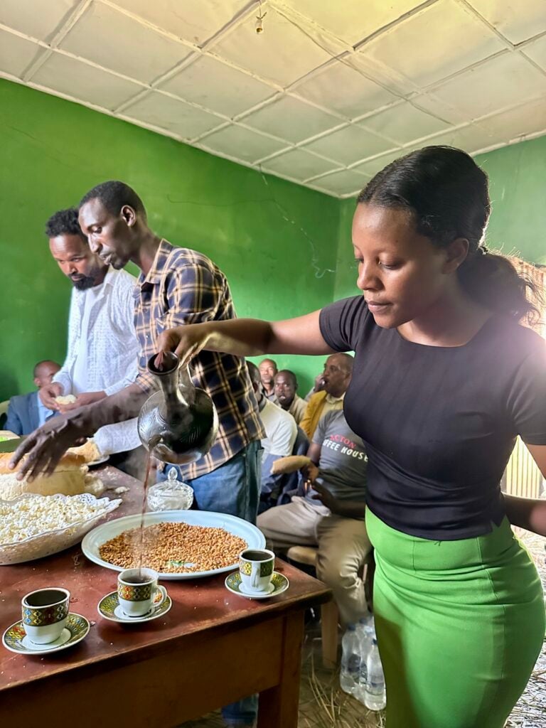 Boa Bedegelo coffee ceremony